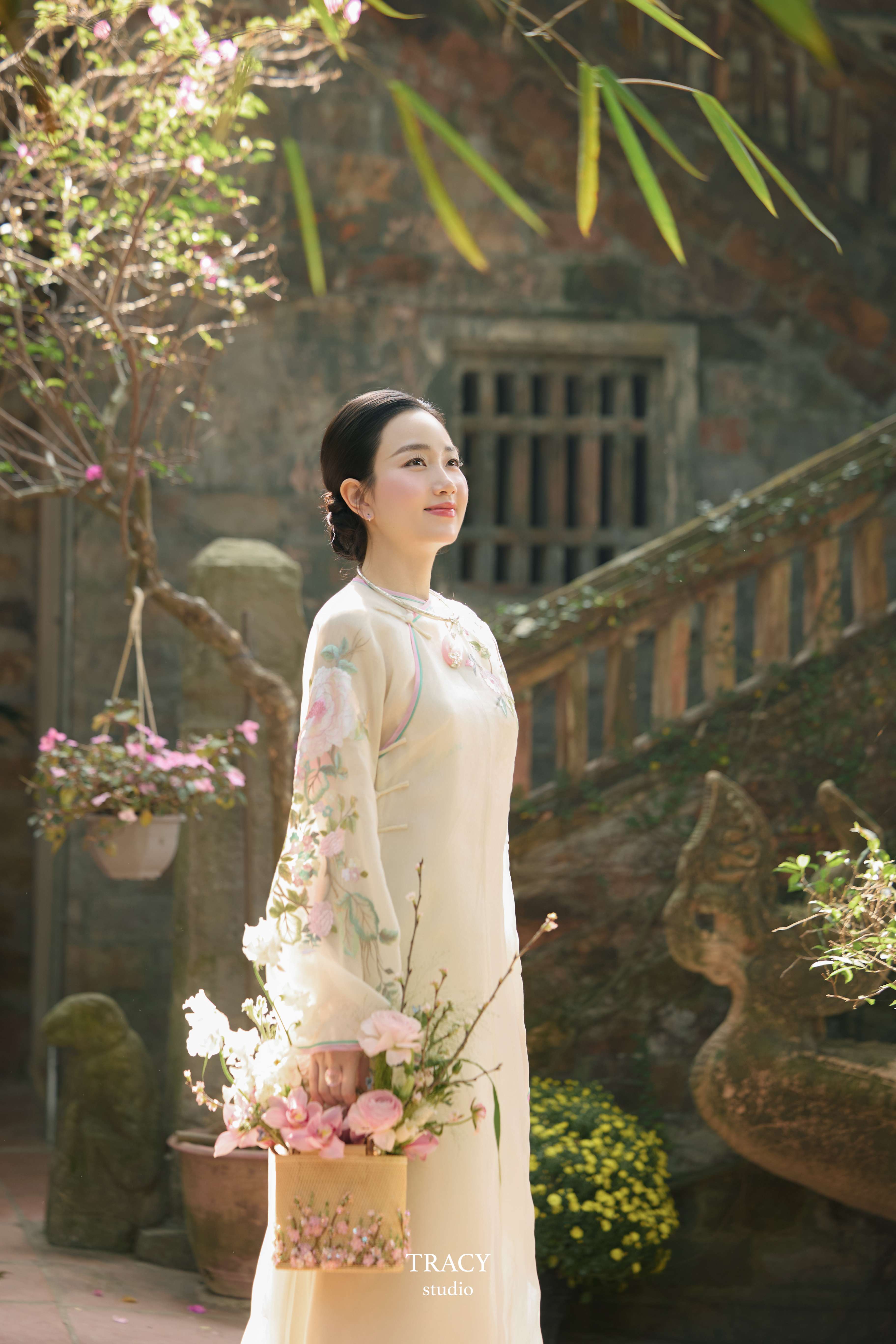 frontend/img/gallery/anh-tet-yem-ao-dai/tracy-studio-chup-ao-dai-lan-huong (2).jpg